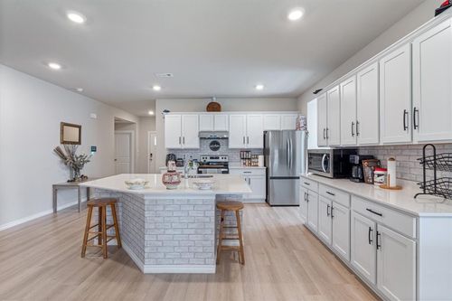 800 Buffalo Ave, Gentry, AR, 72734-7057 | Card Image