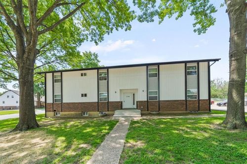 2201 Twin Oaks Drive, Harrisonville, MO, 64701 | Card Image