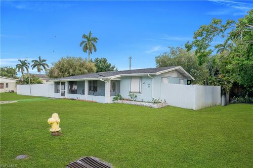77 Glenmont Dr W, NORTH FORT MYERS, FL, 33917-4115 | Card Image