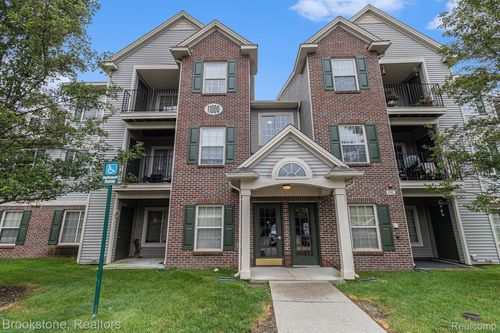 11204 Pinehurst Ln, Grand Blanc, MI, 48439-2630 | Card Image