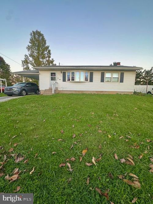 840 Kelly Dr, York, PA, 17404-2340 | Card Image