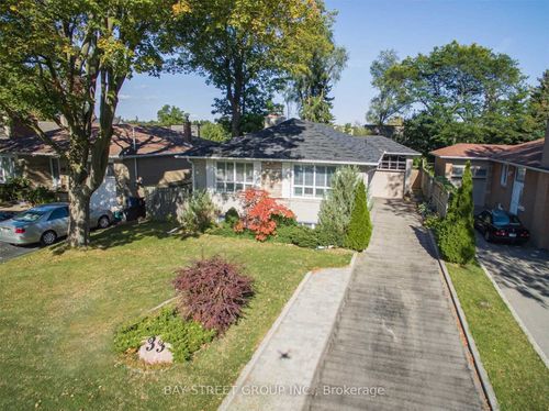 33 Heathview Ave, North York, ON, M2K2C2 | Card Image