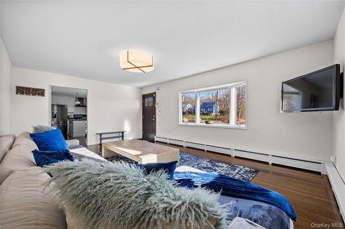 44 Oakridge Rd, North Salem, NY, 10560-2705 | Card Image