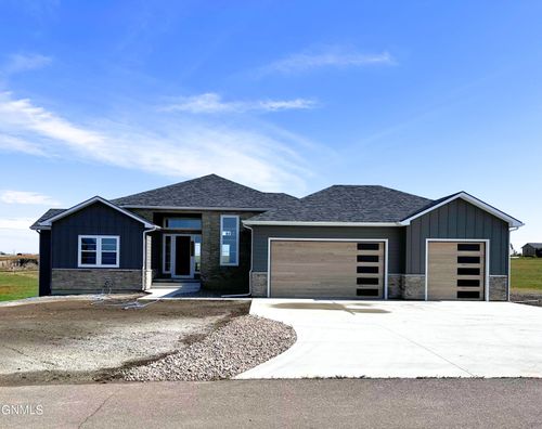 5062 Arrowhead Pl, Williston, ND, 58801-9304 | Card Image