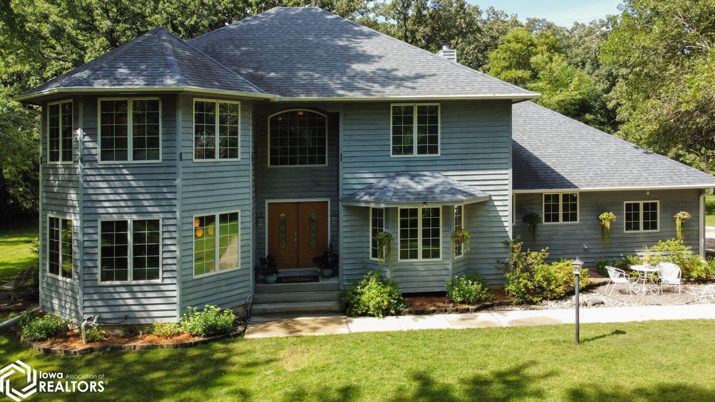 Twin Oak Ln, Mason City, IA 50401