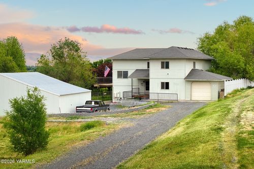1605 S 80th Ave, Yakima, WA, 98908-9219 | Card Image