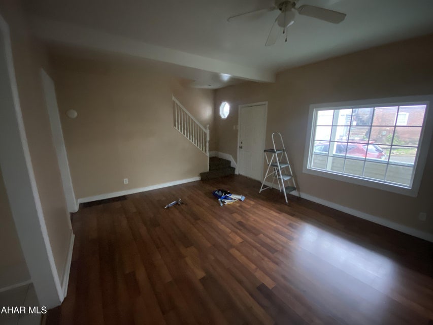 Maple Ave, Altoona, PA 16601