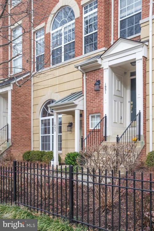 1931 Crescent Park Dr, RESTON, VA, 20190-3291 | Card Image