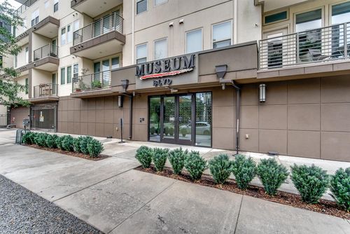 308-4819 Caroline St, Houston, TX, 77004-5756 | Card Image