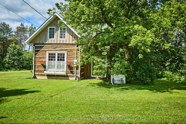 2148 Stisted Rd S, House other with 3 bedrooms, 2 bathrooms and 6 parking in Sprucedale ON | Image 29