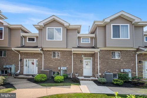 38 Marina View Dr, Sewaren, NJ, 07077-1032 | Card Image