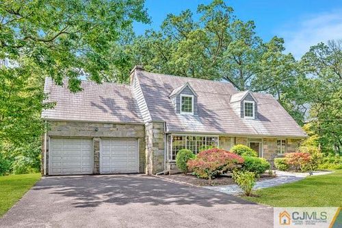 15 Goodale Cir, New Brunswick, NJ, 08901-1607 | Card Image
