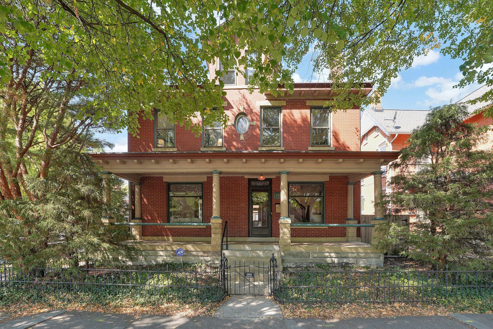Dennison Ave, Columbus, OH 43201