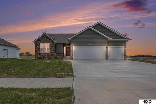 6851 Stony Point Dr, Papillion, NE, 68133-2741 | Card Image