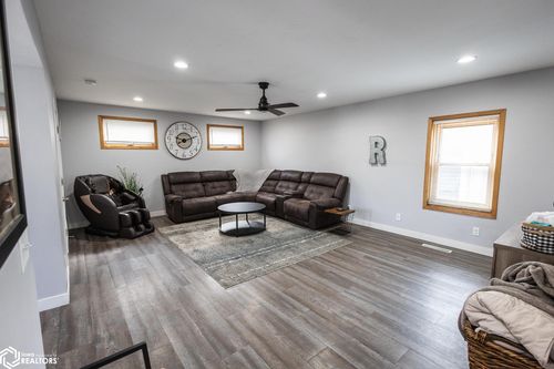 2101 Main Ave, Clear Lake, IA, 50428-2239 | Card Image