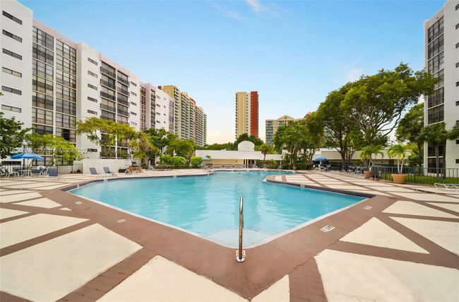 APT-1025 - 17021 N Bay Rd, Condo with 1 bedrooms, 1 bathrooms and null parking in Sunny Isles Beach FL | Image 18