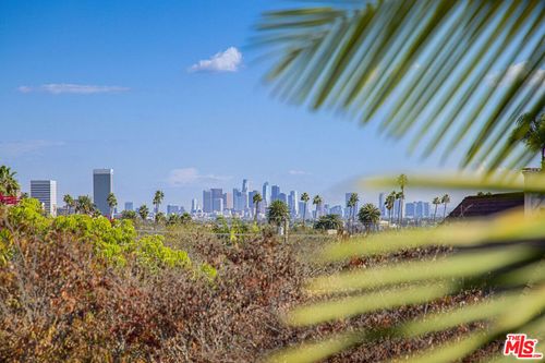 ph3-261 S Reeves Dr, Beverly Hills, CA, 90212 | Card Image