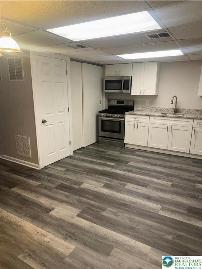 1805 E Cambridge St, Townhouse with 4 bedrooms, 2 bathrooms and null parking in Allentown PA | Image 4