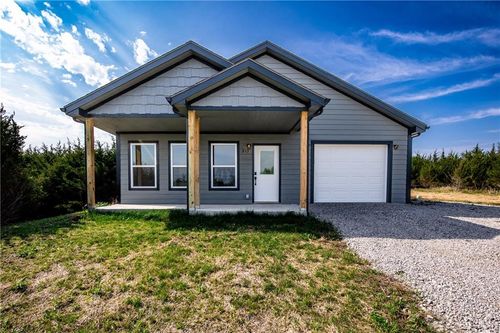 213 Bald Eagle Dr, La Cygne, KS, 66040 | Card Image