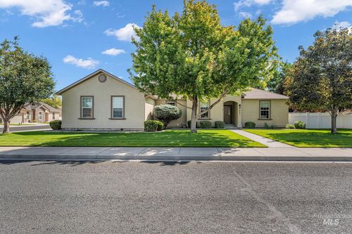2002 Park View Dr, Twin Falls, ID, 83301-2920 | Card Image