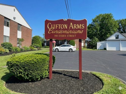 apt-b4-141 Essex St, Saugus, MA, 01906-4254 | Card Image