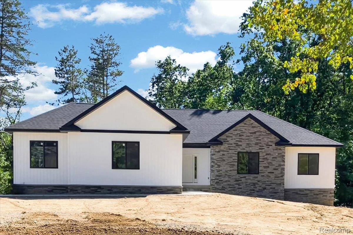 Residential in Groveland Township