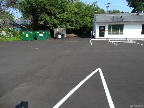 6490 Williams Lake Rd, Waterford Twp, MI, 48329-3069 | Card Image