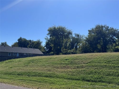 1030 N Hickory St, Ada, OK, 74820-1243 | Card Image