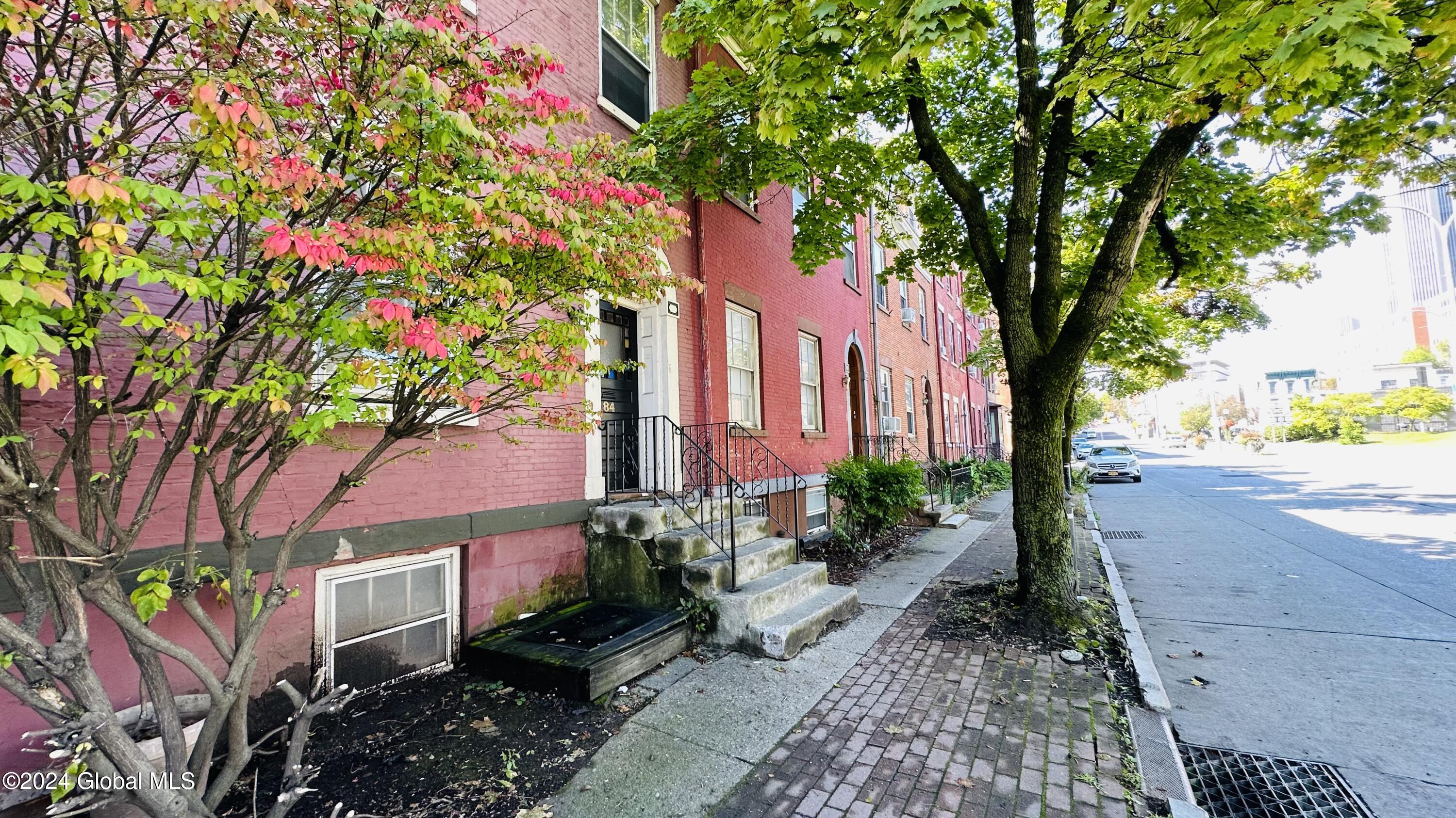 Madison Ave, Albany, NY 12202
