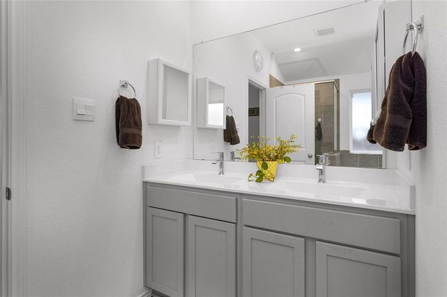 Featuring dual sinks. | Image 20