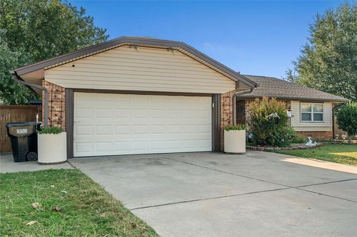 1712 Wood Hollow Court, Moore, OK, 73160 | Card Image