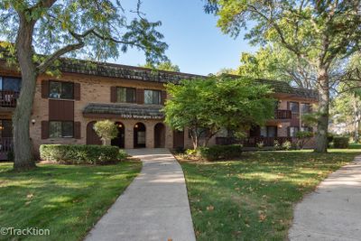 108 - 7930 Woodglen Lane, Condo with 1 bedrooms, 1 bathrooms and 2 parking in Downers Grove IL | Image 1