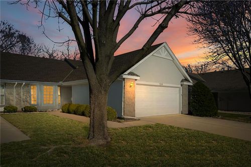 12110 Oakmont Street, Overland Park, KS, 66213 | Card Image