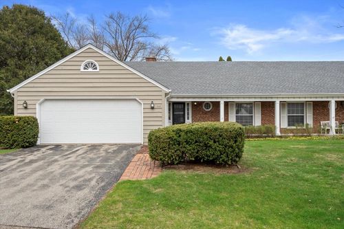 934 W Shaker Circle, Mequon, WI, 53092 | Card Image