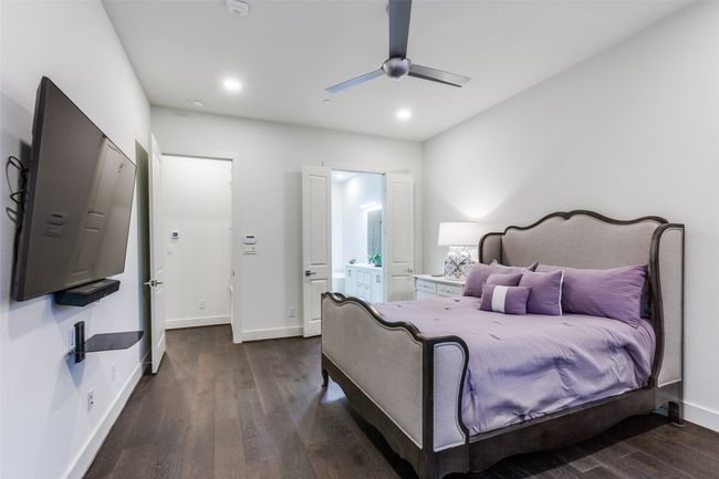 Looking back at the ensuite bath. | Image 16