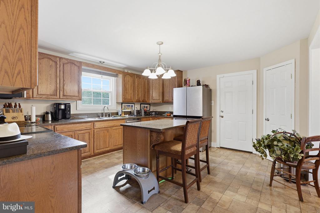 Residential in LOVETTSVILLE 5