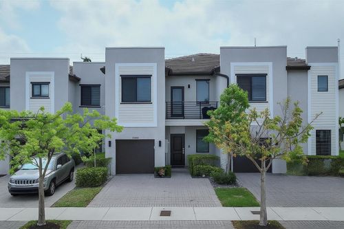 20600 Ne 2nd Ct, Miami, FL, 33179-2992 | Card Image