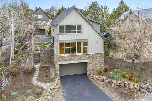 224 Volunteer Park Ln, Redmond, OR, 97756-7155 | Card Image