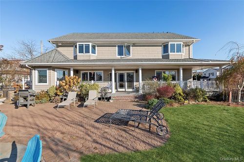 4 Quebec Rd, Island Park, NY, 11558-2125 | Card Image