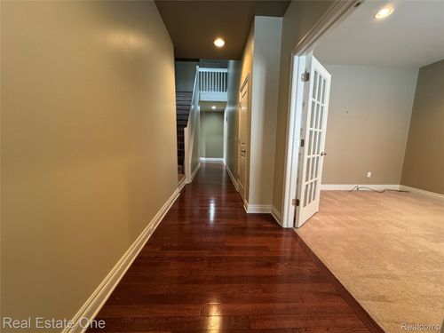 1030 Oakwood Dr, Bloomfield Hills, MI, 48304-1120 | Card Image