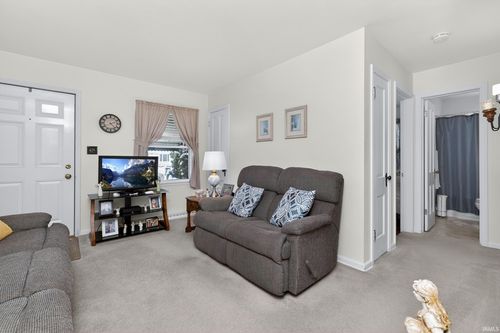 2126 S Taylor St, South Bend, IN, 46613-2137 | Card Image