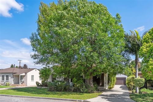 4826 Pepperwood Ave, Long Beach, CA, 90808-1075 | Card Image