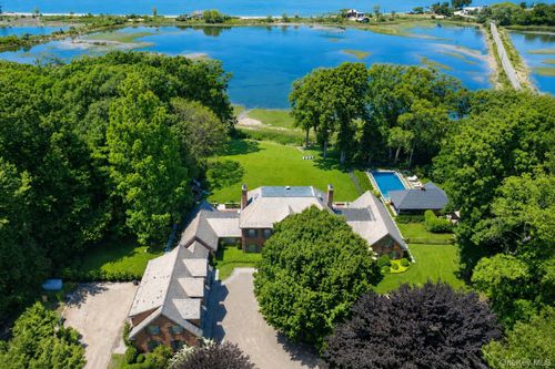 2 Lands End Rd, Locust Valley, NY, 11560-1120 | Card Image