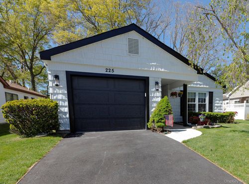 225 Kingston Dr, Ridge, NY, 11961-2017 | Card Image