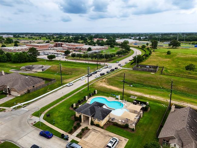 This aerial highlights the community pool close by, with Zwink Elementary School just around the corner—offering convenient access to great neighborhood amenities and schools. | Image 42