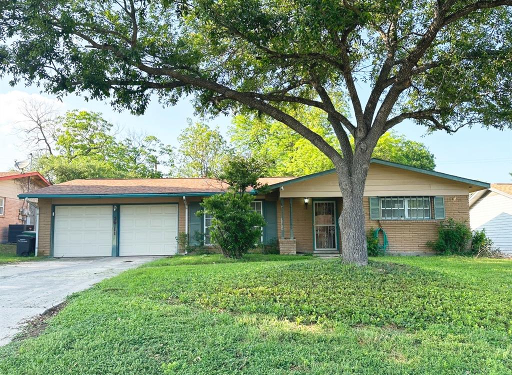 Lisa Dr, San Antonio, TX 78228