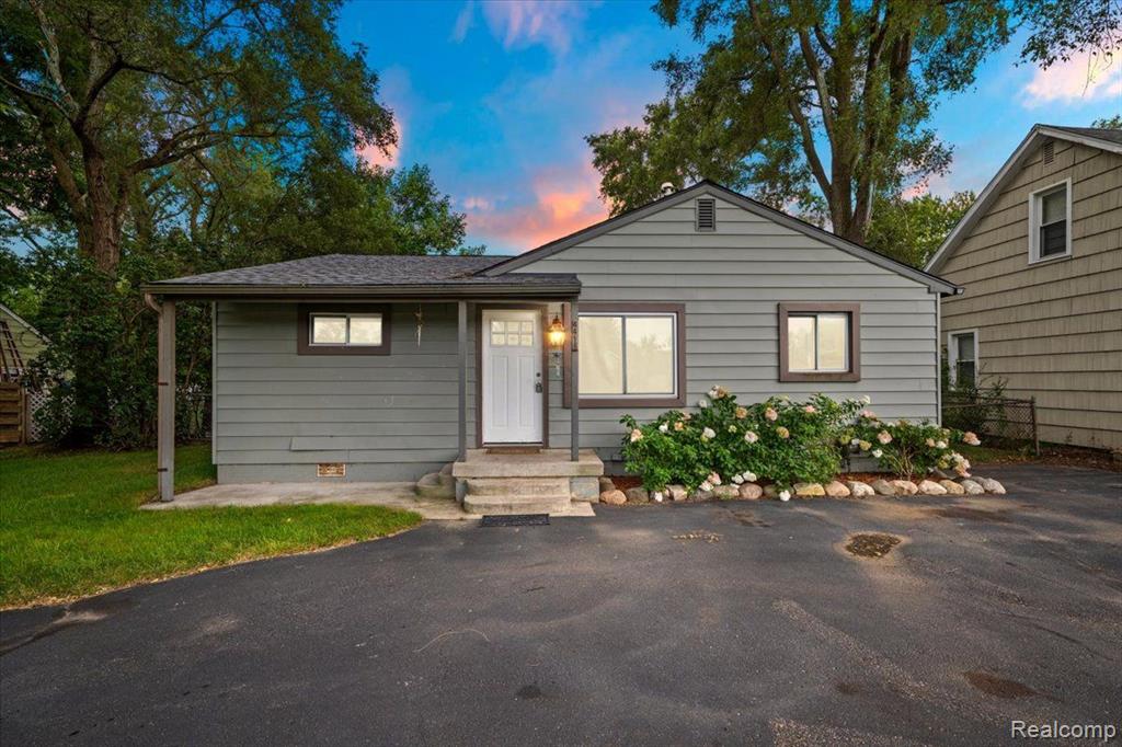 Walton Blvd, Waterford, MI 48329 #1