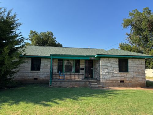1012 W Custer St, Seymour, TX, 76380-3911 | Card Image