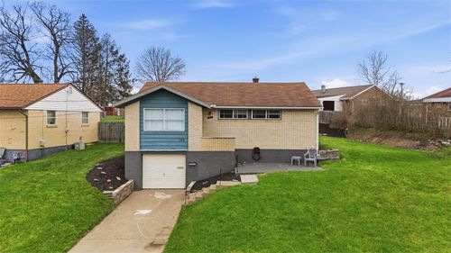 102 Dunbar Dr, Pittsburgh, PA, 15235-5422 | Card Image