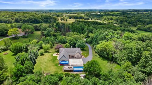 N2W29732 Blodwen Drive, DELAFIELD, WI, 53188 | Card Image